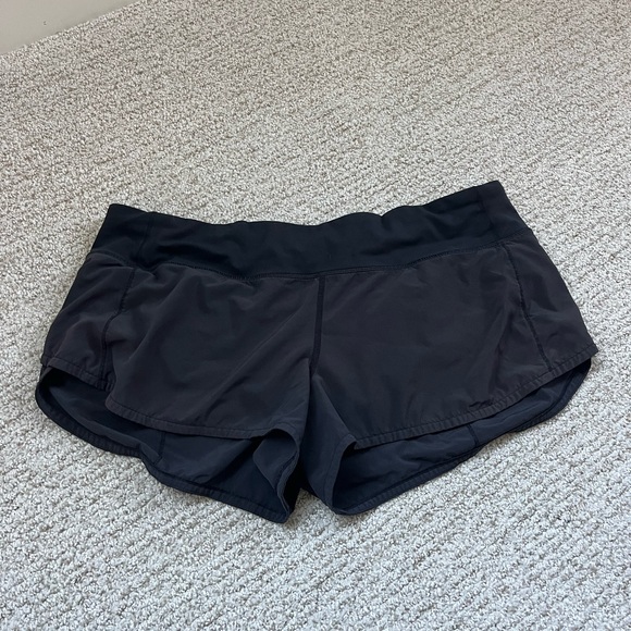 Lululemon speed up short, 2.5 length, size 10 - Picture 1 of 3